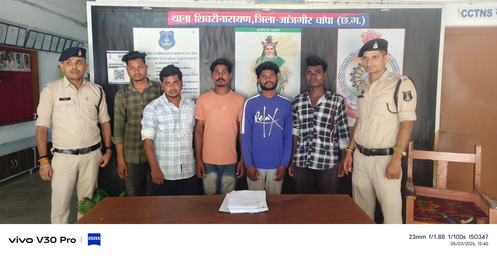शिवरीनारायण पुलिस की बड़ी कार्रवाई अंतर्राज्यीय मवेशी तस्करी गिरोह के 5 आरोपी गिरफ्तार, 15 भैंस और 3 पिकअप वाहन जब्त।