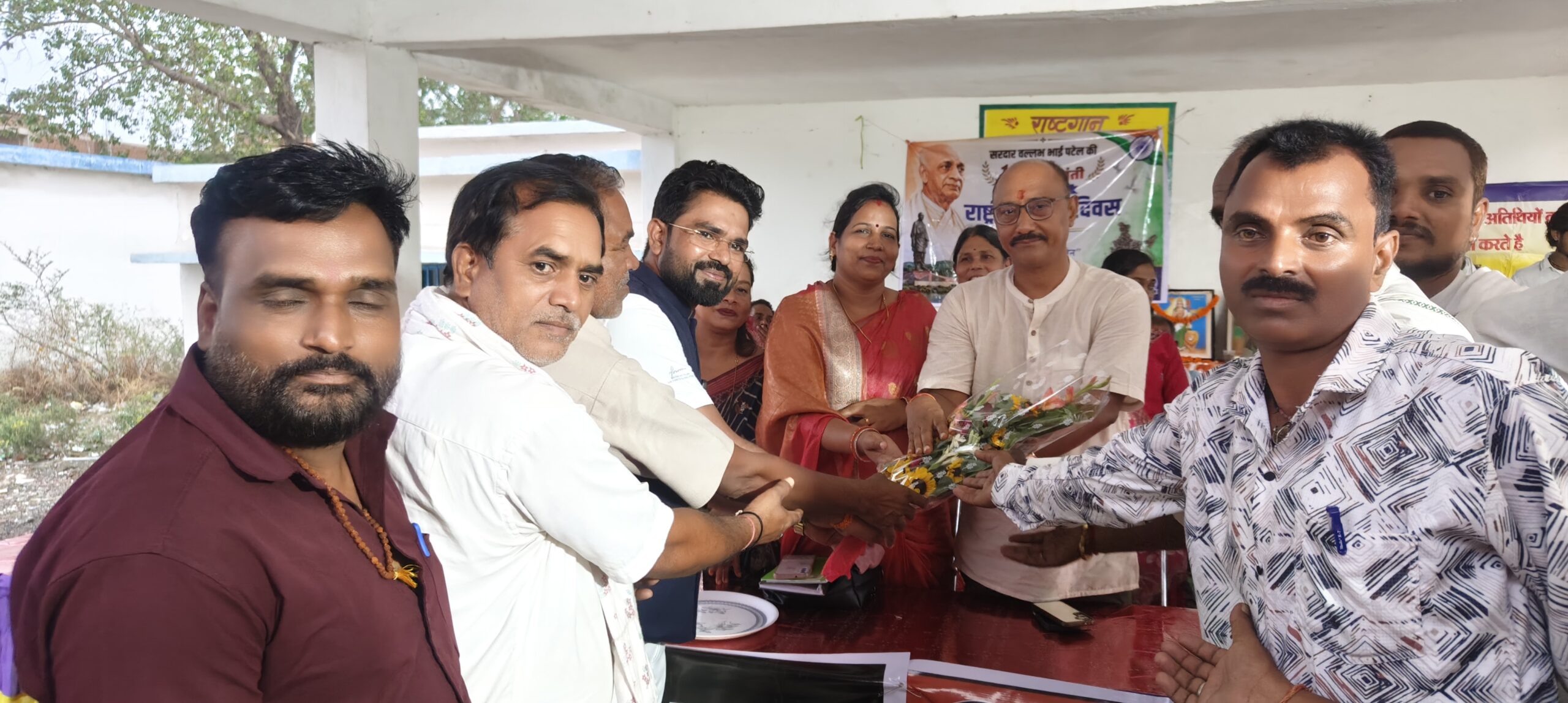 “कोसमन्दा से उठी नशामुक्ति की अलख, युवाओं से एसपी विजय पाण्डेय ने कहा– नशे से नहीं, सपनों से जुड़िए”