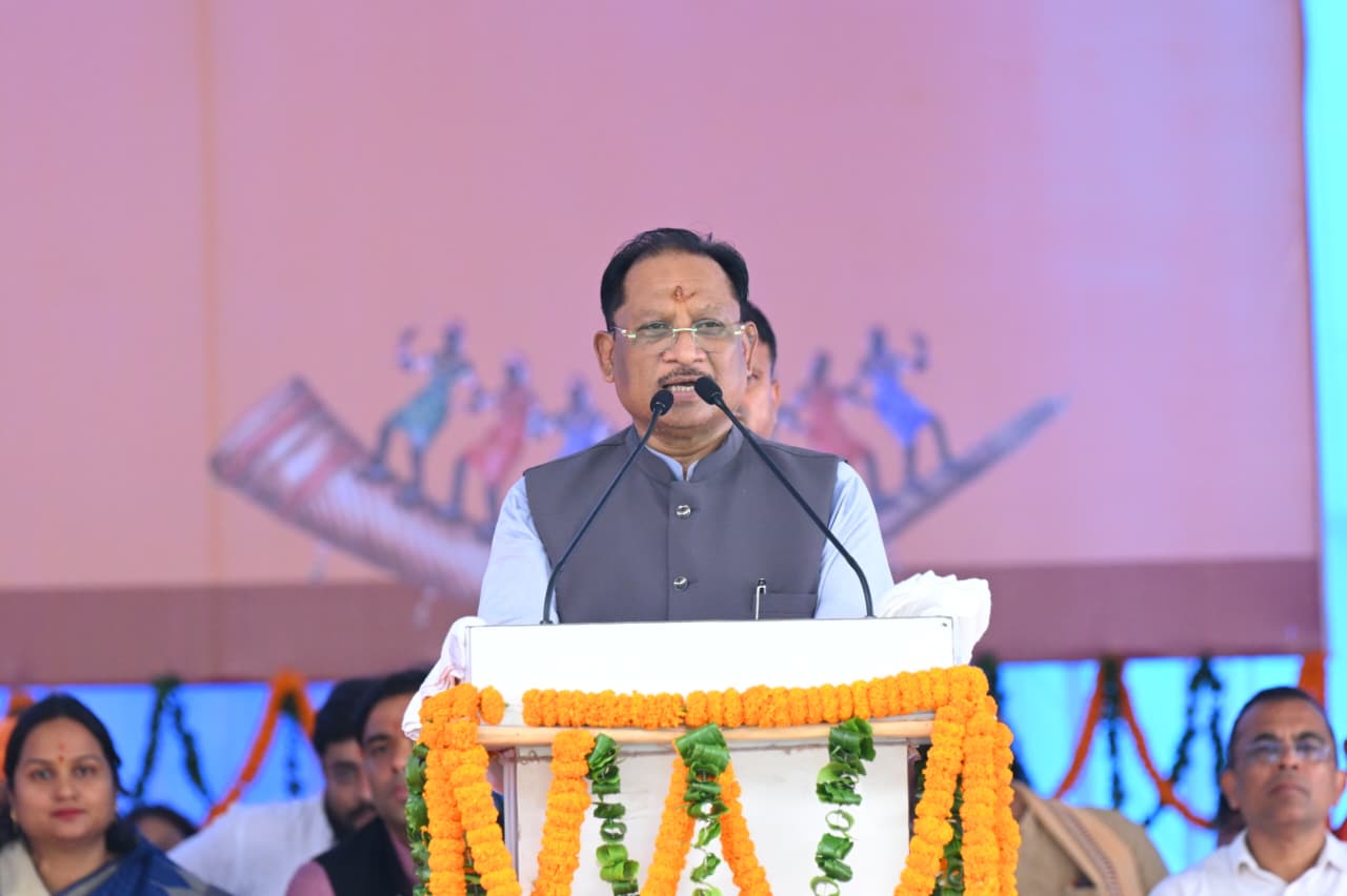 मुख्यमंत्री श्री विष्णुदेव साय ने बम्हनीडीह के विकास की नई यात्रा का किया शुभारंभ हसदेव नदी पर पुल, बिजली विभाग का सब डिवीजन कार्यालय और सर्वसुविधायुक्त मंगल भवन की घोषणा