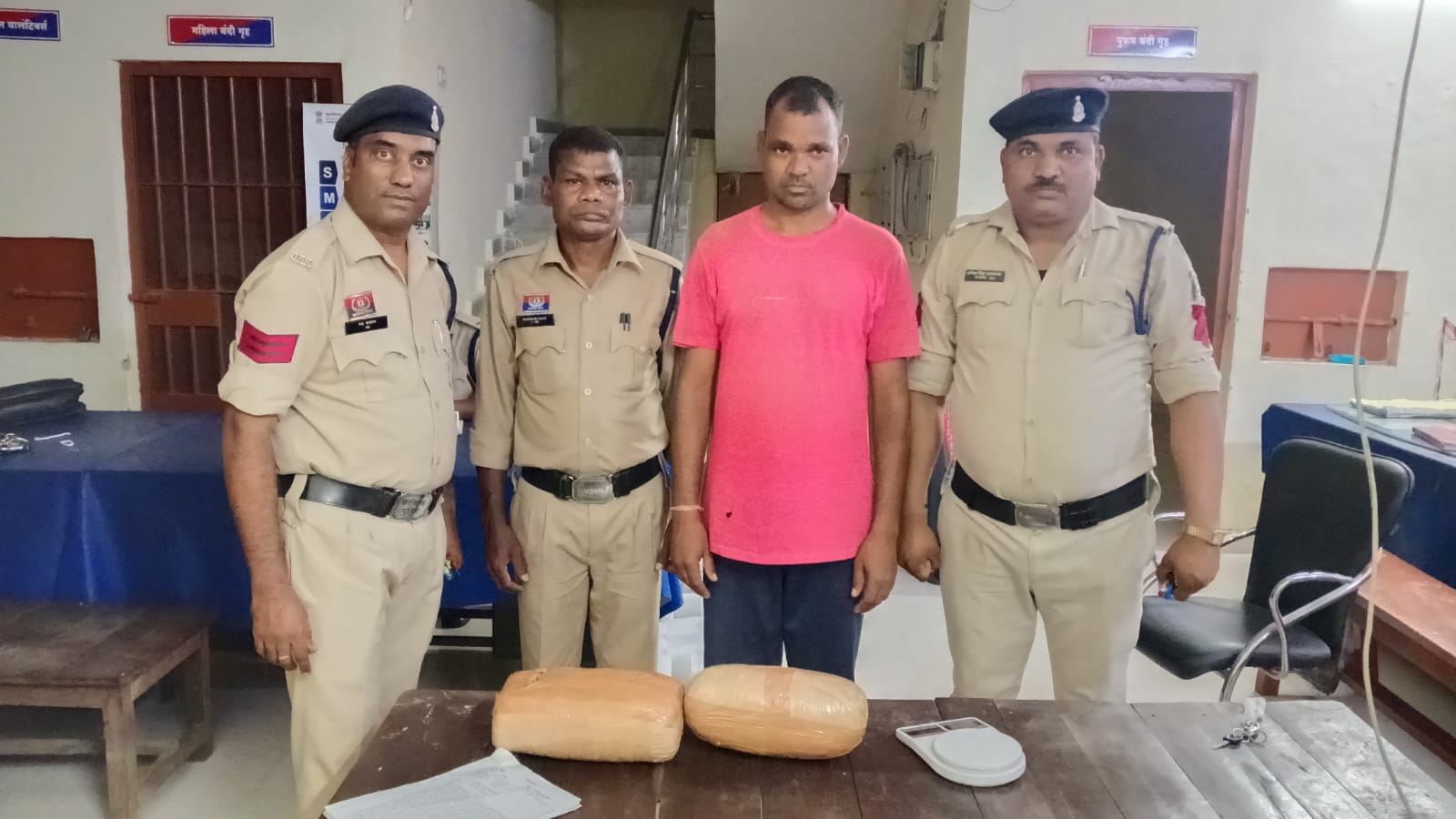 🚨 4.120 किलो गांजा के साथ आरोपी गिरफ्तार, मोटरसाइकिल से कर रहा था परिवहन